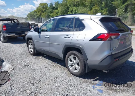 2019 Toyota Rav4 Xle z USA, uszkodzony, nr VIN JTMP1RFV9KD041466